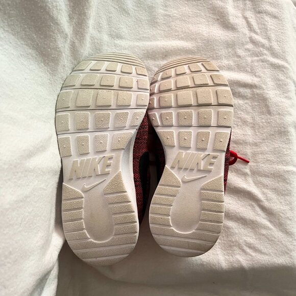 Nike Tanjun University Red/Black Lace-Up Athletic Shoes - Picture 11 of 11